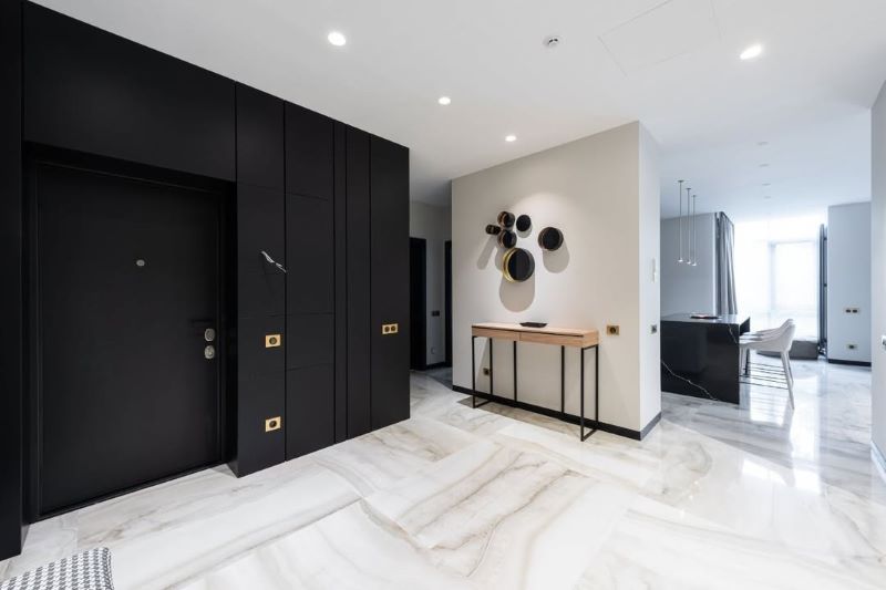 Decluttered Entryway